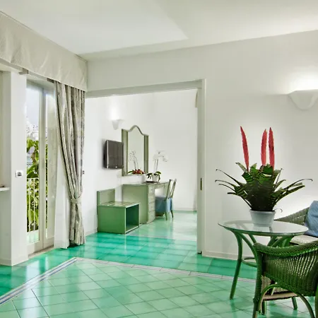 Ξενοδοχείο Miramalfi 5*