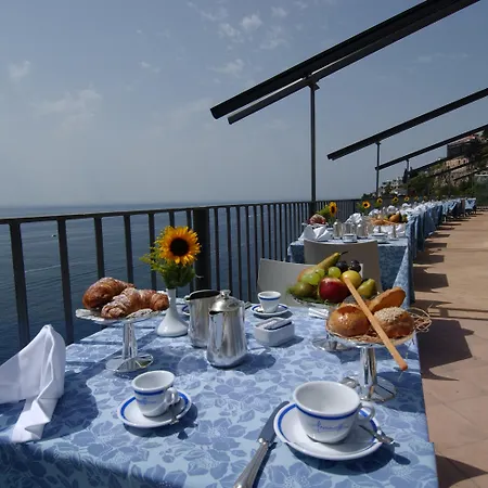 Ξενοδοχείο Miramalfi 5*